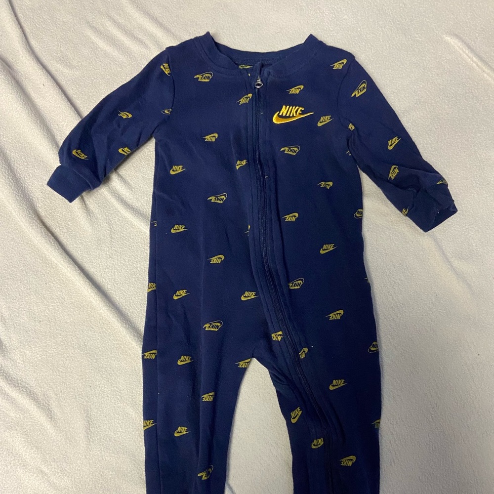 Boy’s Nike Footed Pajama - Size 6M